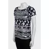 Knitted T-shirt in a combined print