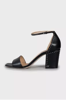 Sandals with metal rhinestones and tag