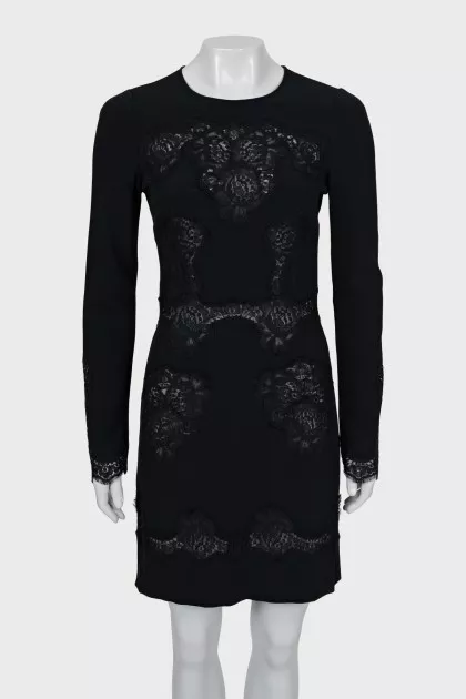 Mini dress decorated with lace