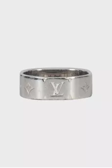 Silver ring with signature engraving