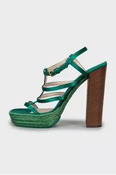 Sandals with woven wooden heel