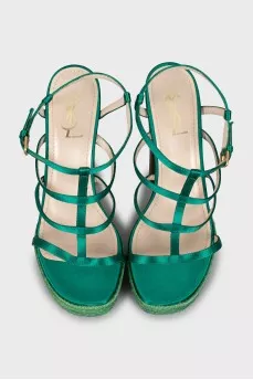 Sandals with woven wooden heel