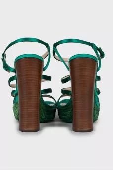 Sandals with woven wooden heel