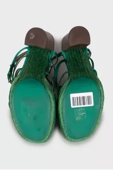Sandals with woven wooden heel