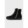 Insulated black suede boots