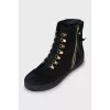 Insulated black suede boots