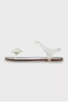 Rubber sandals decorated with flowers