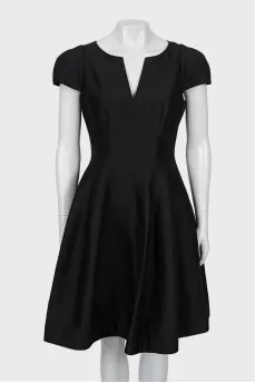 V-neck dress with tag