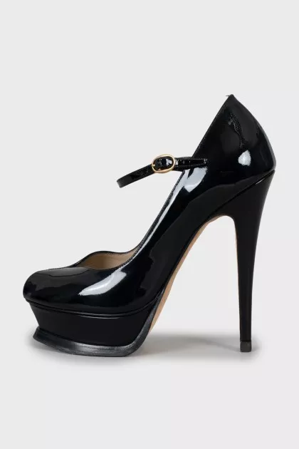 Patent leather open toe shoes