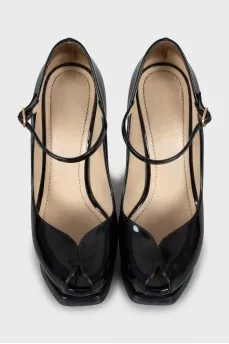 Patent leather open toe shoes