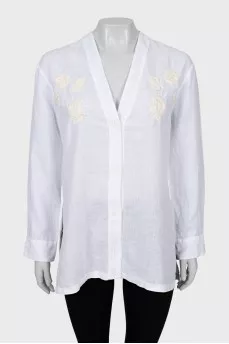 Straight cut blouse decorated with flowers