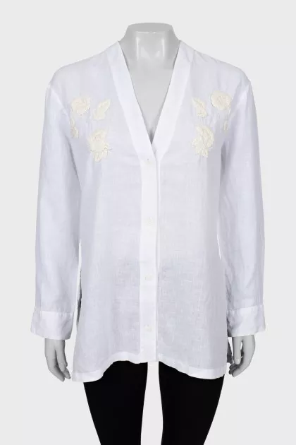 Straight cut blouse decorated with flowers