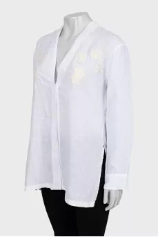 Straight cut blouse decorated with flowers
