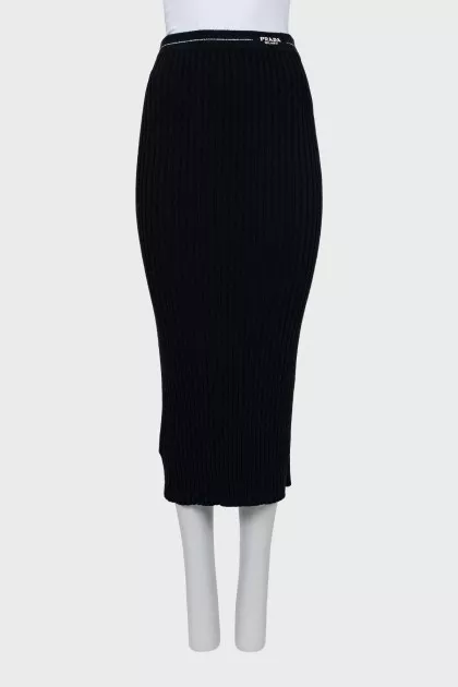Ribbed fitted midi skirt