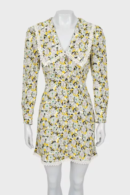 Fitted dress with buttons