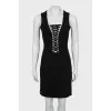 Fitted dress decorated with lacing