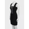 Fitted dress decorated with lacing