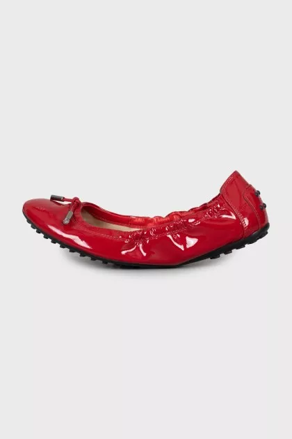 Red patent leather ballerinas