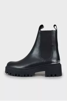 Leather boots with textured soles