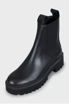 Leather boots with textured soles