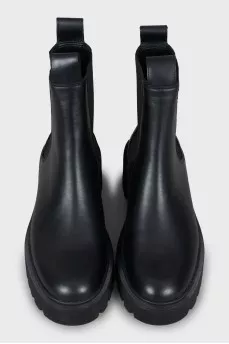 Leather boots with textured soles