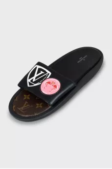 Flip-flops in leather and canvas with patches