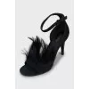 Suede sandals decorated with feathers