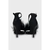 Suede sandals decorated with feathers