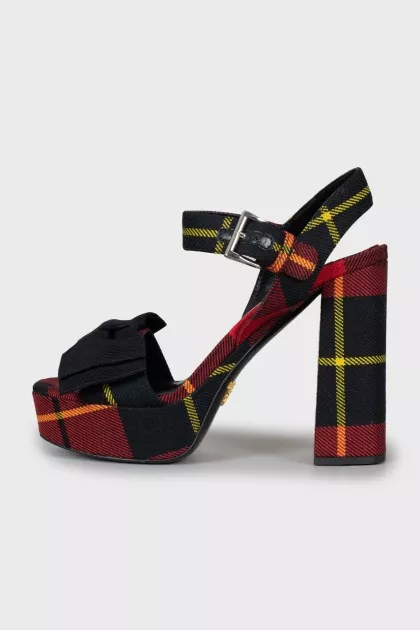 Textile sandals decorated with a bow