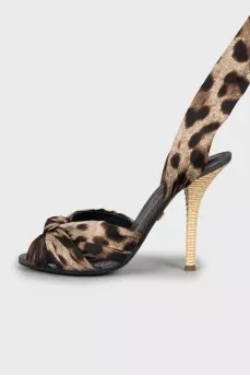 Textile sandals with embossed heel