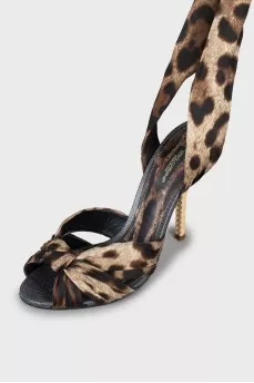 Textile sandals with embossed heel
