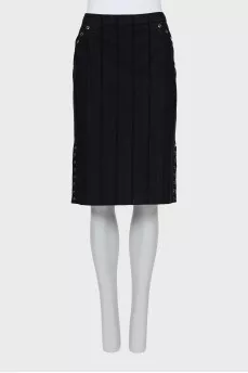 Striped skirt decorated with eyelet