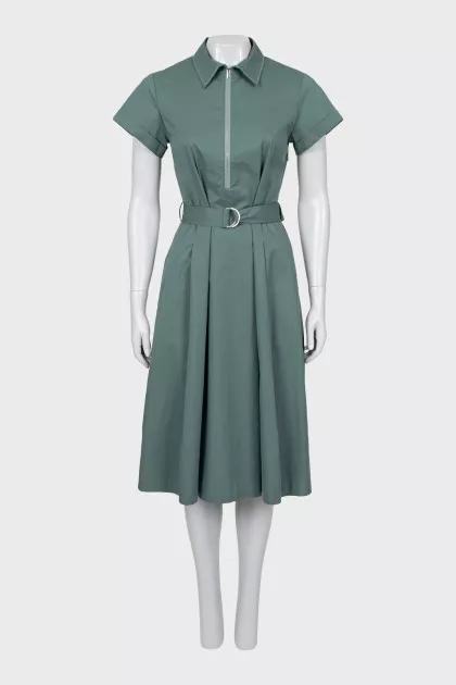 Fitted dress with decorative collar
