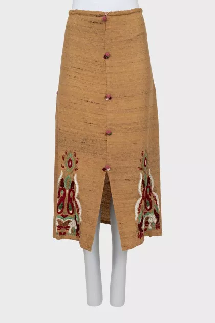 Brown skirt with embroidered pattern