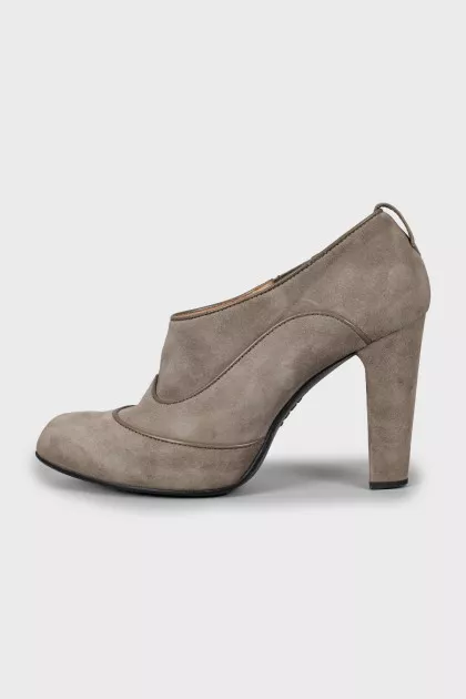 Suede ankle boots with raised seams