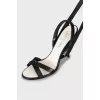Leather sandals with ties
