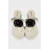 Rubber slides with accent details