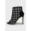 Ankle boots in houndstooth print