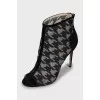Ankle boots in houndstooth print