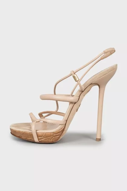 Leather sandals with thin straps