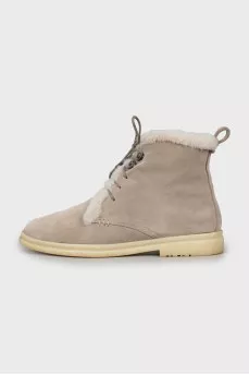 Insulated boots in gray