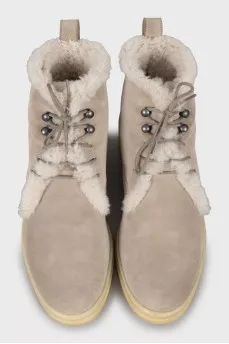Insulated boots in gray