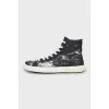 Men's sneakers with split toe and tag