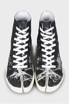 Men's sneakers with split toe and tag