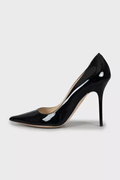 Patent black pointed toe shoes