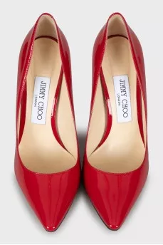 Patent leather shoes with pointed toe