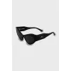 Black oval sunglasses