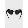 Black oval sunglasses