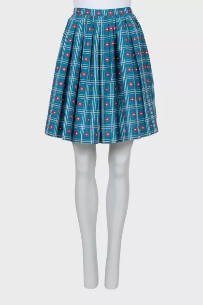 Pleated skirt decorated with embroidery