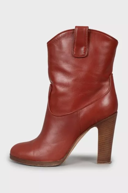 Leather ankle boots with wooden heels